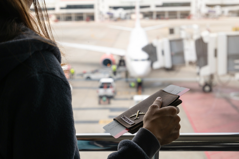 How to Stay Safe During Long Flights and Airport Transfers
